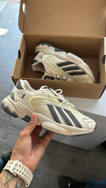 Adidas pannelled shoes model 3