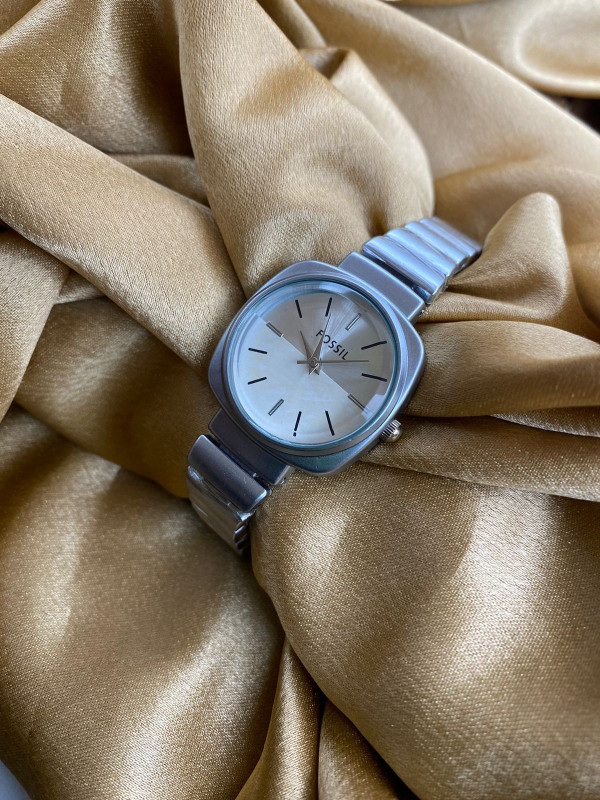 Fossil ladies watch (White Dial, Silver Strap)